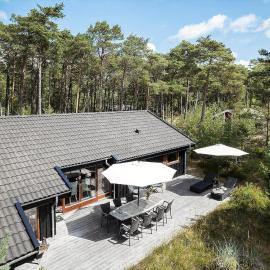 2706 Nexø - Harevej 11, hotel em Neksø