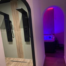 Maison avec piscine et jacuzzi proche de la rivière idéale pour un séjour détente