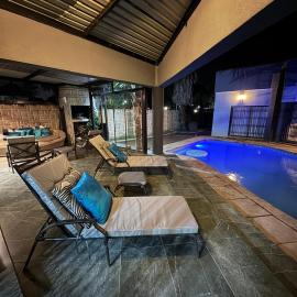 Zee Lifestyle Guesthouse, hotel din Vanderbijlpark