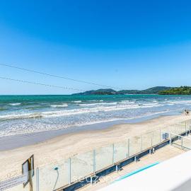 Duplex pé na areia com vista deslumbrante RAT001