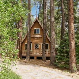 Hotevilla A-Frame Cabin with Wi-Fi & Pine Tree Views, hotel in Flagstaff