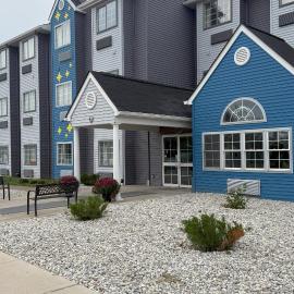 BlissPoint Inn & Suites, Northwood โรงแรมในNorthwood