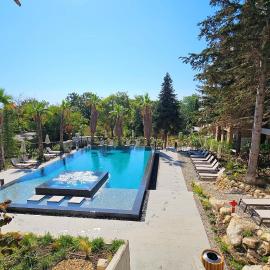 Luxury 2 Room Flat Free Parking, Pool and WiFi
