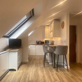 Modern 1 bedroom flat in useful location