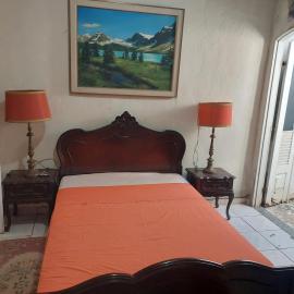 Casa com um quarto de casal para alugar