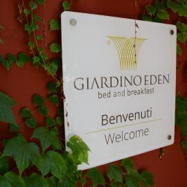 Giardino Eden B&B, hotel v Neaplju