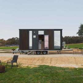 Farm Stay at Sheltered Paddock X by Tiny Away โรงแรมในWarrenmang
