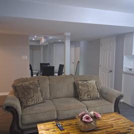 Beautiful&Spacious 2 Bedroom Basement Family Suite, хотел в Bradford