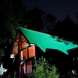 A New A-Frame of Mind Cabin, hotel in Birnamwood
