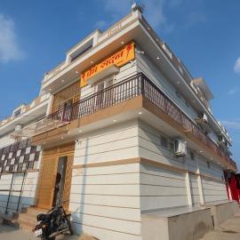 Prem Sadan, Pandokhar Sarkar Dham, hôtel à Indargarh