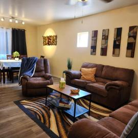 2-bed condo, cook-ready kitchen, and laundry, 5-8 minutes from University of Arizona and downtown Tucson, hotel din Tucson