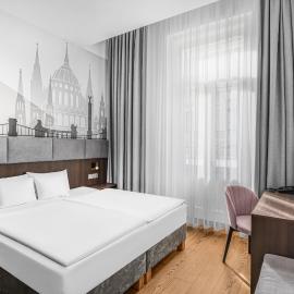 12 Revay Hotel