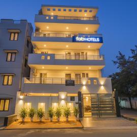 FabHotel White House BNB - Nr Yashobhoomi Convention Centre