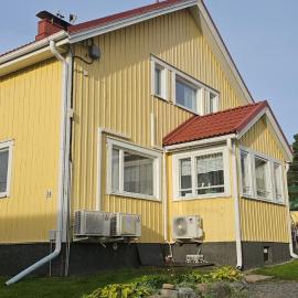 Air contioned and furnished half of semi detached house, hotel a Rauma