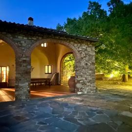 Podere Fichereto Casa in pietra sulle Colline di Firenze con Oliveto e Parcheggio