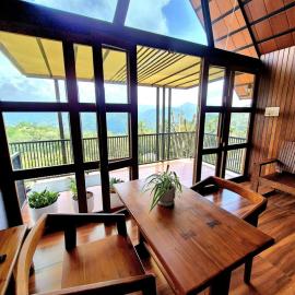 Mount Lux Villa, Hotel in Devāla