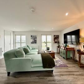 Elegant 2BR Retreat- Longbridge Shops, Rail & Hills, hotel a Longbridge