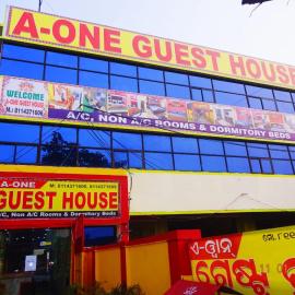 A1 Guest House, hotel en Tālcher