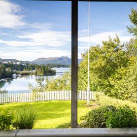 Apartment with stunning fjord view near Ålesund: Ålesund şehrinde bir otel