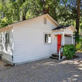 Rouge Cobb Mountain Hotel - Cabin 2, hôtel à Cobb