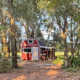 Tiny Barn at Windy Oaks, Hotel in Crystal River