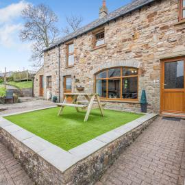 The Cottage - 28645, hotel din Alston