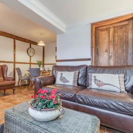 The Stables - Uk30946, hotel in Barthomley
