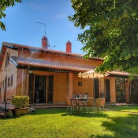 Tuscan Retreat with Pool, Hotel in Valiano