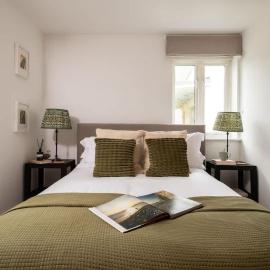 Modern Cotswolds lakeside retreat spa and pool