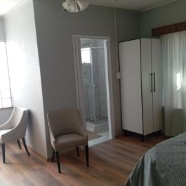 Yakhe spacious self catering accommodation