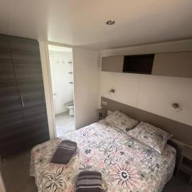 Bungalow 87, wifi, 3ch, 6-8 personnes Camping Siblu Le Lac des Reves, hótel í Lattes