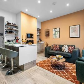 Aylesbury House 3 En-suite Bedrooms Parking Pets
