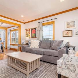 Remodeled 1920s Charmer Near ETSU, JCMC & Downtown