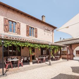 Le Relais Des Dix Crus - Logis Hôtel، فندق في Corcelles-en-Beaujolais