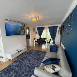 Modern and Spacious 3 Bed retreat - Bracknell, hotel em Bracknell