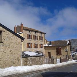 90 m2, 3 chambres, coeur de village, 10 mns des pistes, navette gratuite