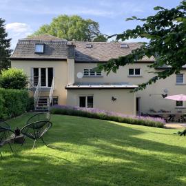 Group House in Belgium with Large Garden، فندق في Gouvy