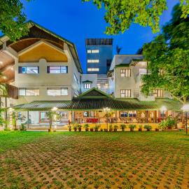 Hotel Woodland Kolhapur、コールハープルのホテル