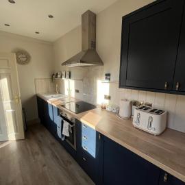 Glenesk Flat 2 with private courtyard