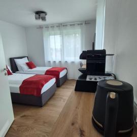 Apartments Seibel Doppel-Zweibettzimmer mit Balkon, hotel in Reutlingen