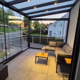 Apartments Seibel Doppel-Zweibettzimmer mit Küche und Wintergarten, hotel in Reutlingen