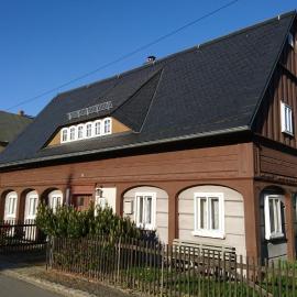 Ferienhaus Elsa mit Sauna und Whirlpool、グロースシェーナウのホテル