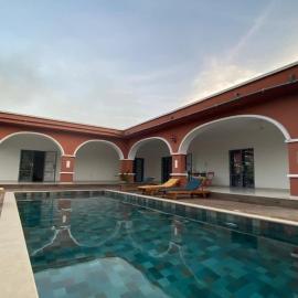 L'Eclipse Air-Conditioned Villa with Pool, hotell i M'bour