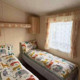 3 Bed Caravan - Sleeps 8 - Pets - Garden - Parking