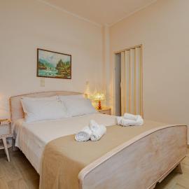 Happy and cozy apartment in Kiato, hotel i Moúlkion