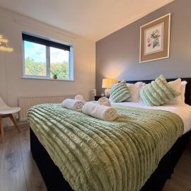 Beautiful 5-Bed Sussex Home, Private Hot Tub