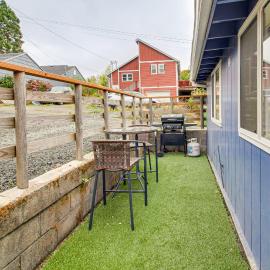 Walk to Mingus Park: Quaint Escape w/ Private Yard