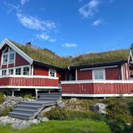 Stor hytte med praktfull havutsikt, hotel u gradu 'Lysesund'