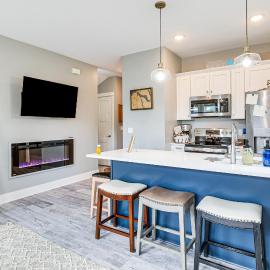 Walk to Dtwn: Charlevoix Condo w/ Fireplace, hotel a Charlevoix