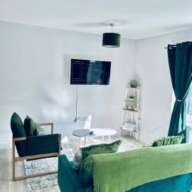Dover Castle Views, private terrace and on-site parking